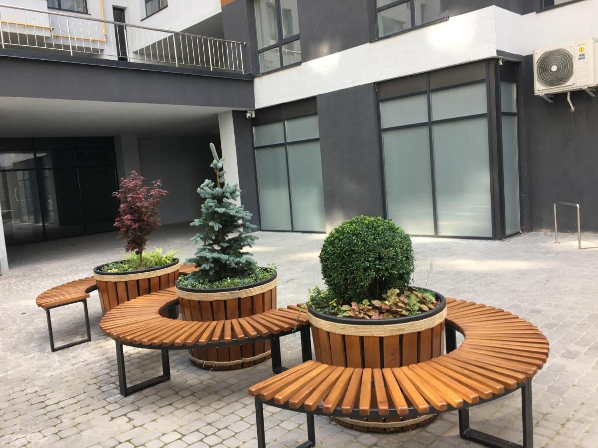 4-Room Jacuzzi Apartment ลวีฟ ภายนอก รูปภาพ