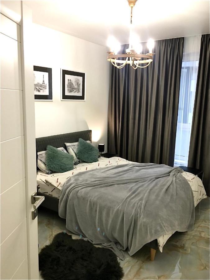 4-Room Jacuzzi Apartment ลวีฟ ภายนอก รูปภาพ