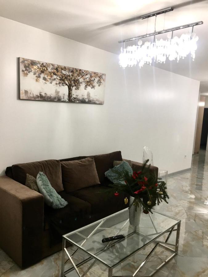 4-Room Jacuzzi Apartment ลวีฟ ภายนอก รูปภาพ