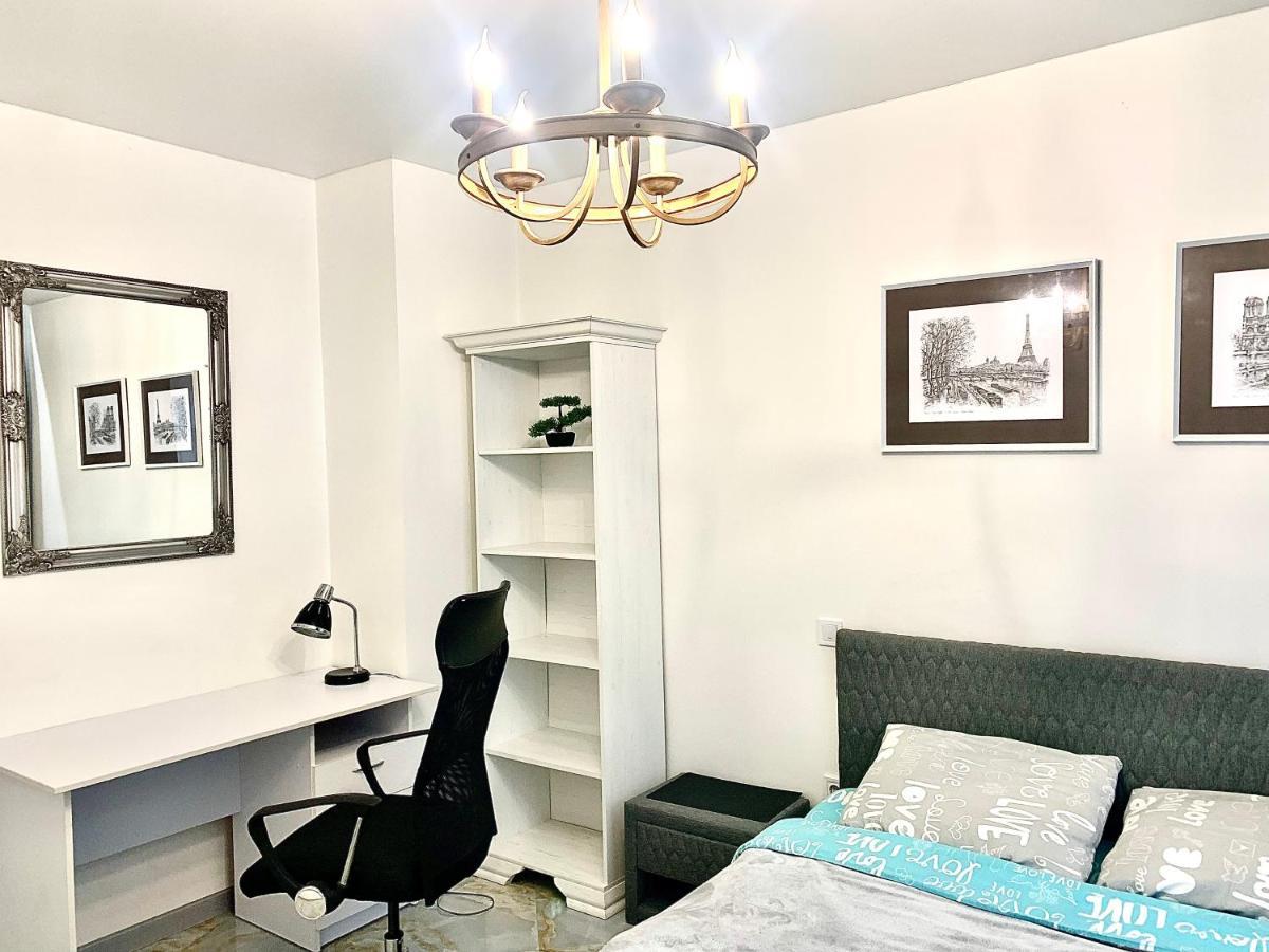 4-Room Jacuzzi Apartment ลวีฟ ภายนอก รูปภาพ