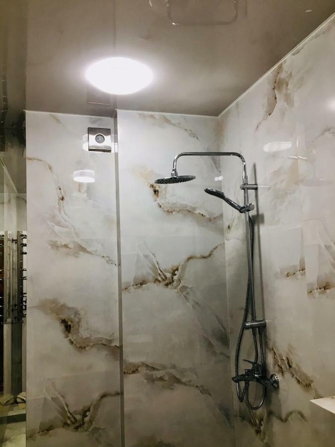 4-Room Jacuzzi Apartment ลวีฟ ภายนอก รูปภาพ