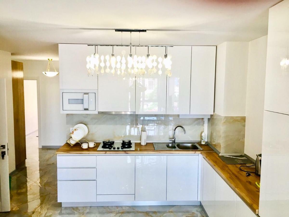 4-Room Jacuzzi Apartment ลวีฟ ภายนอก รูปภาพ
