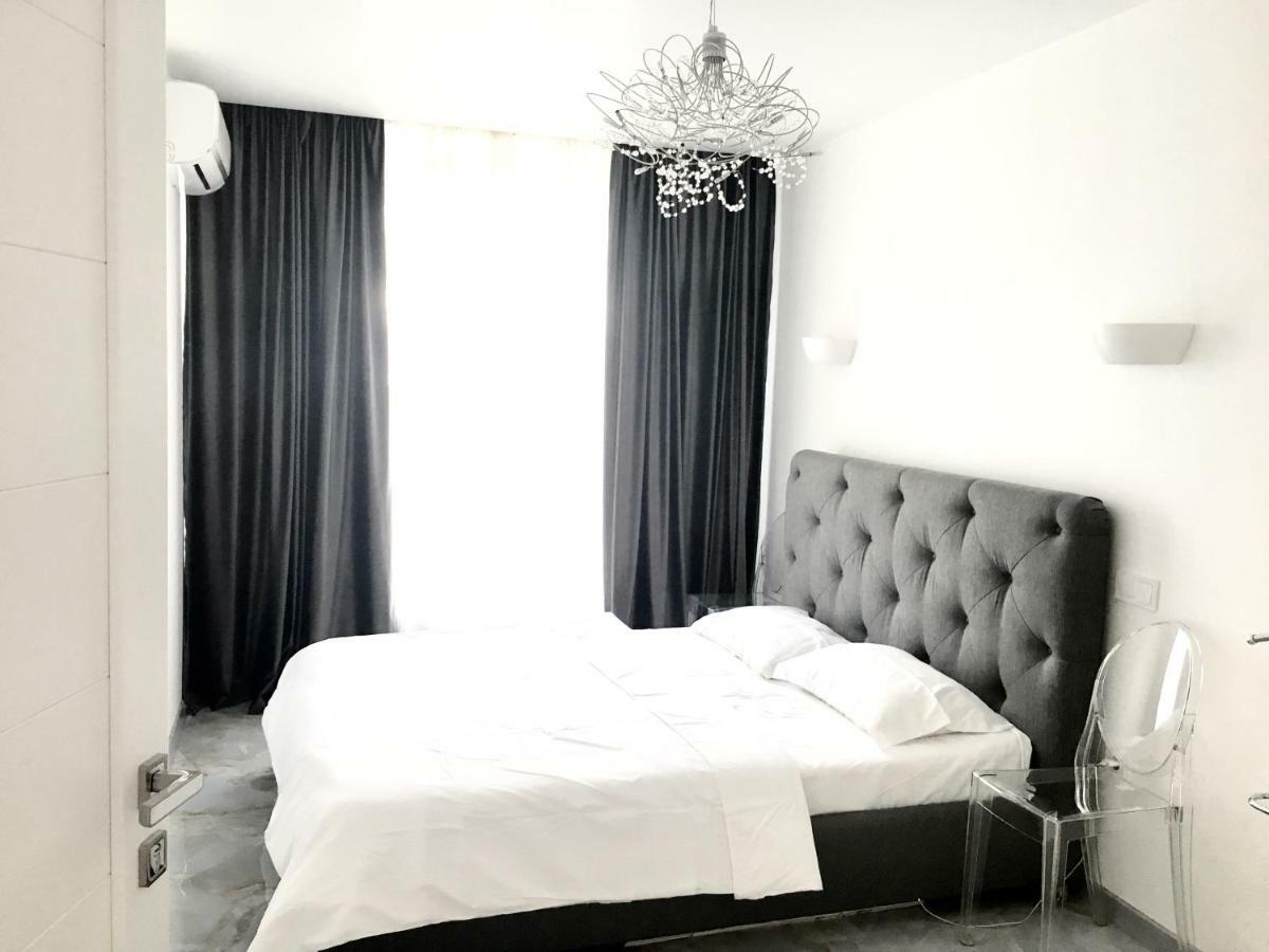 4-Room Jacuzzi Apartment ลวีฟ ภายนอก รูปภาพ