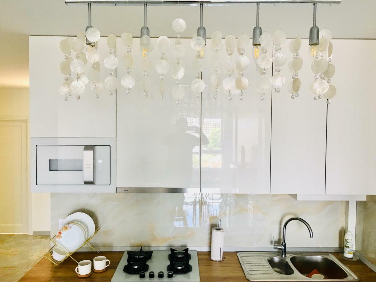 4-Room Jacuzzi Apartment ลวีฟ ภายนอก รูปภาพ
