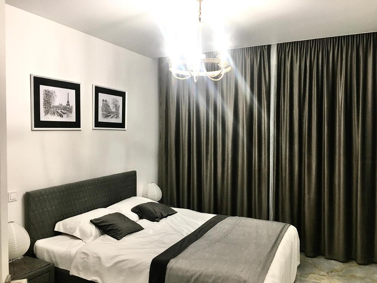 4-Room Jacuzzi Apartment ลวีฟ ภายนอก รูปภาพ