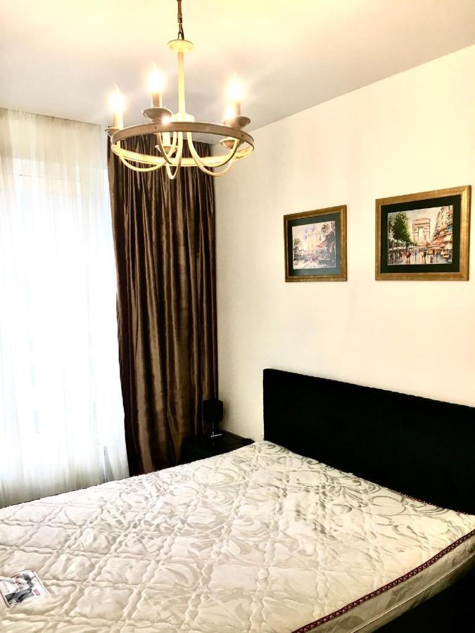 4-Room Jacuzzi Apartment ลวีฟ ภายนอก รูปภาพ